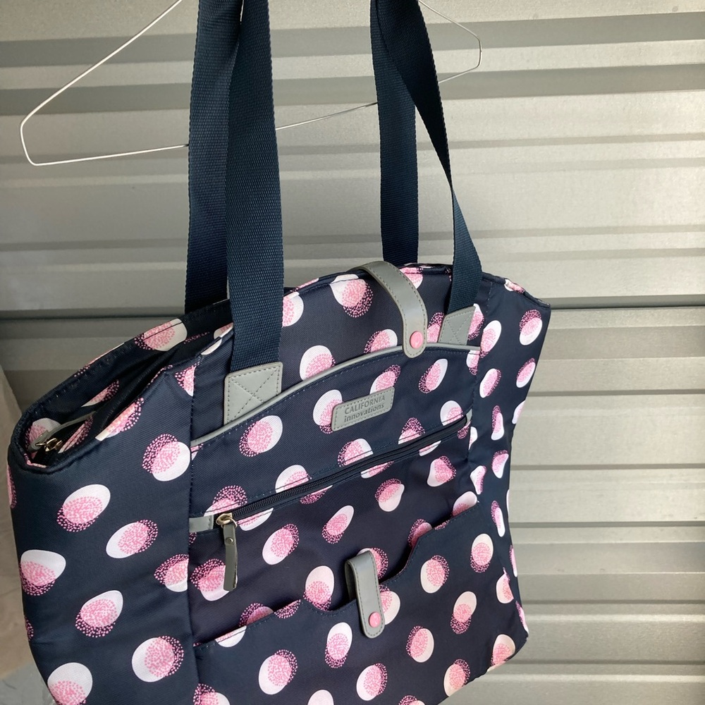 Set of three California Innovations insulated bags of various sizes.